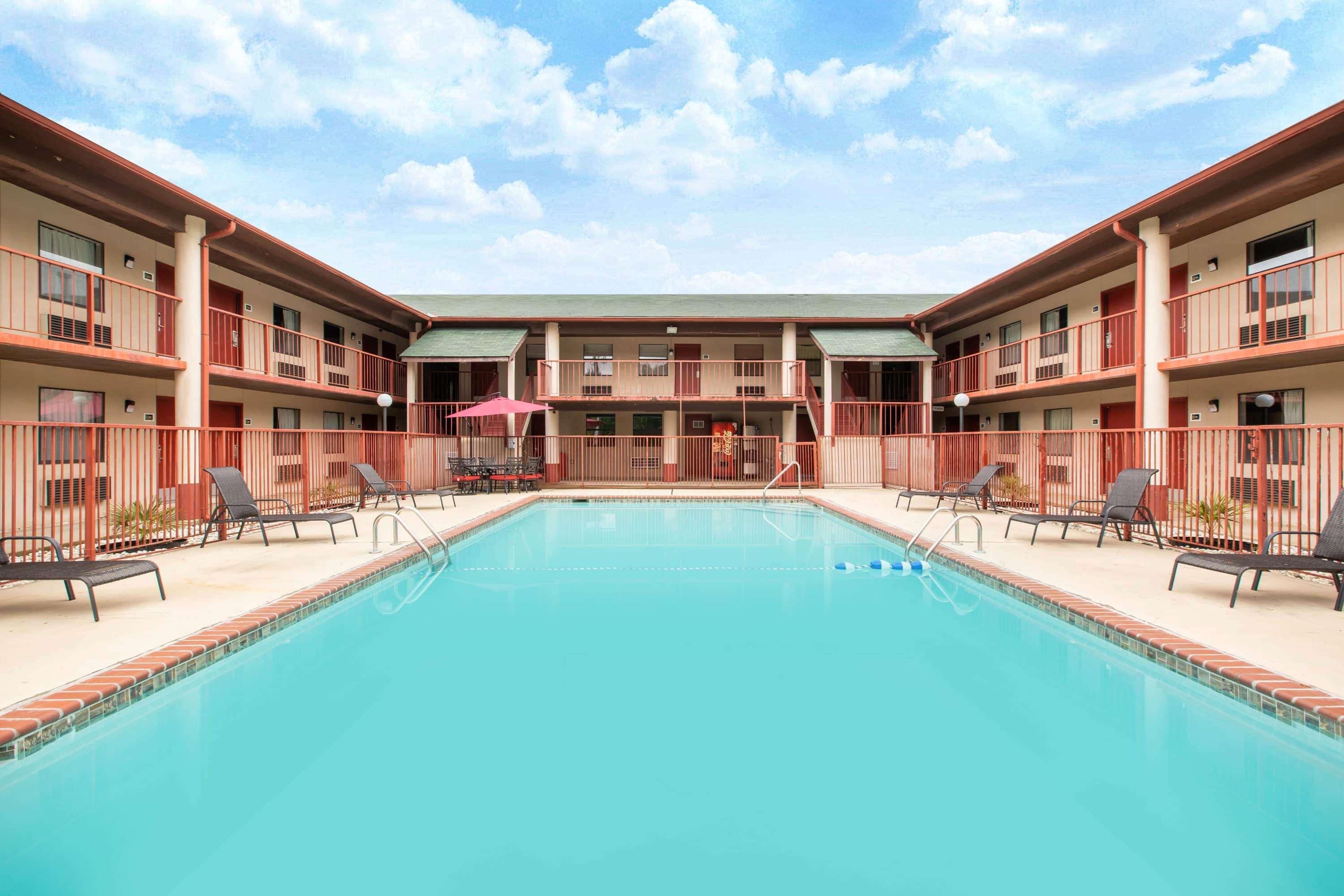 Super 8 by Wyndham Malvern Eksteriør billede